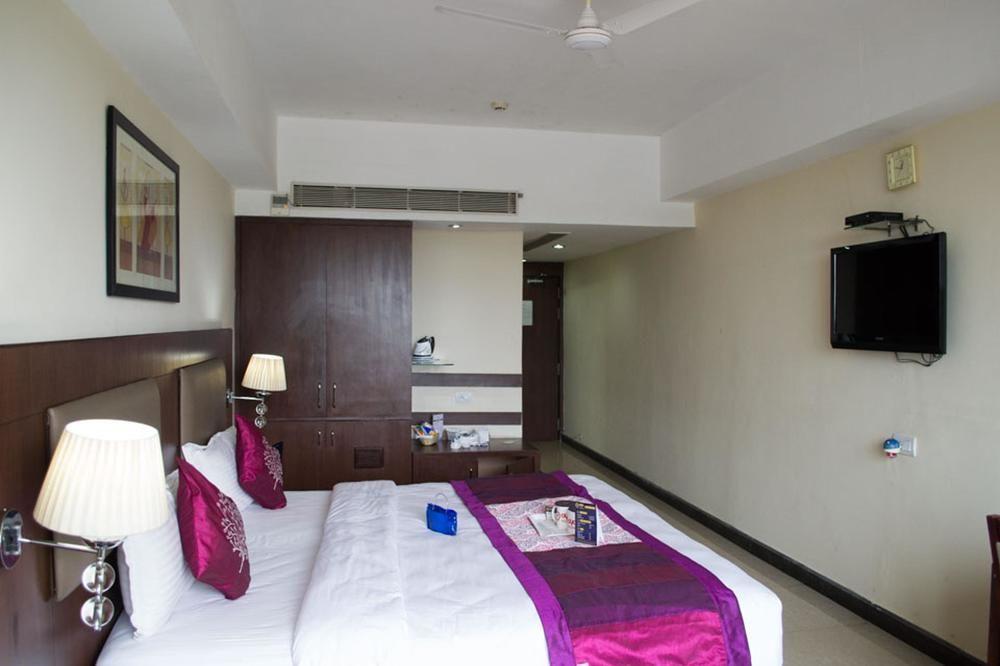 Oyo Premium Vani Vihar Hotel Bhubaneswar Bagian luar foto